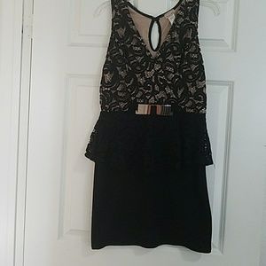 ☆Lace peplum dress